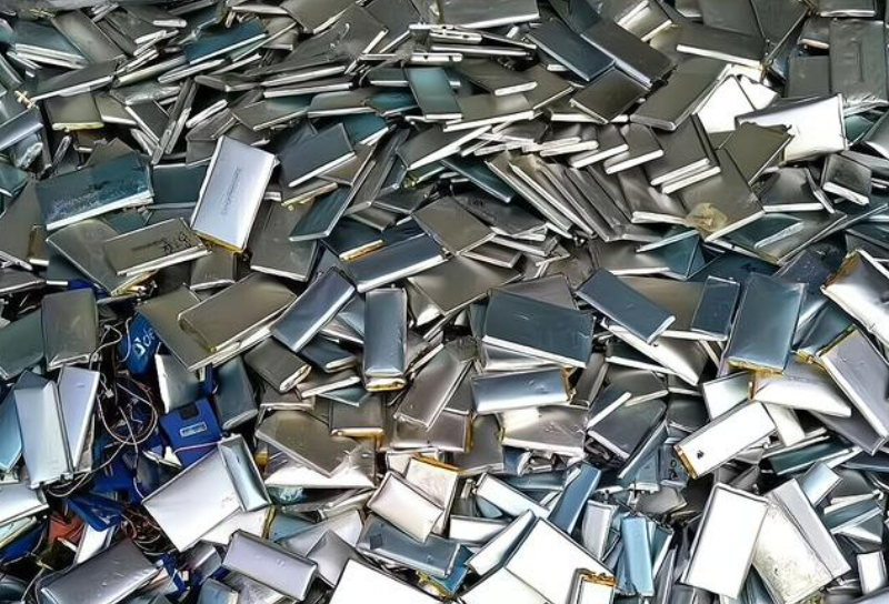 回收的廢舊動力鋰電池，經過熱解處理，資源回收再利用